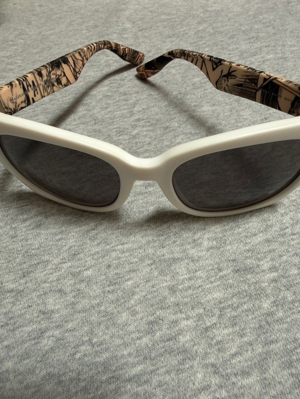 New ALEXANDER McQUEEN WHITE MANGA UNISEX sunglasse